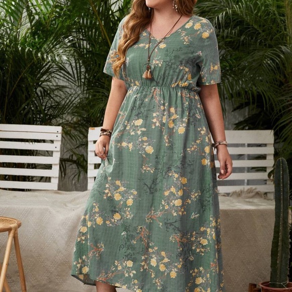 Plus Green Floral A-line V neck Midi Dress - Picture 2 of 6